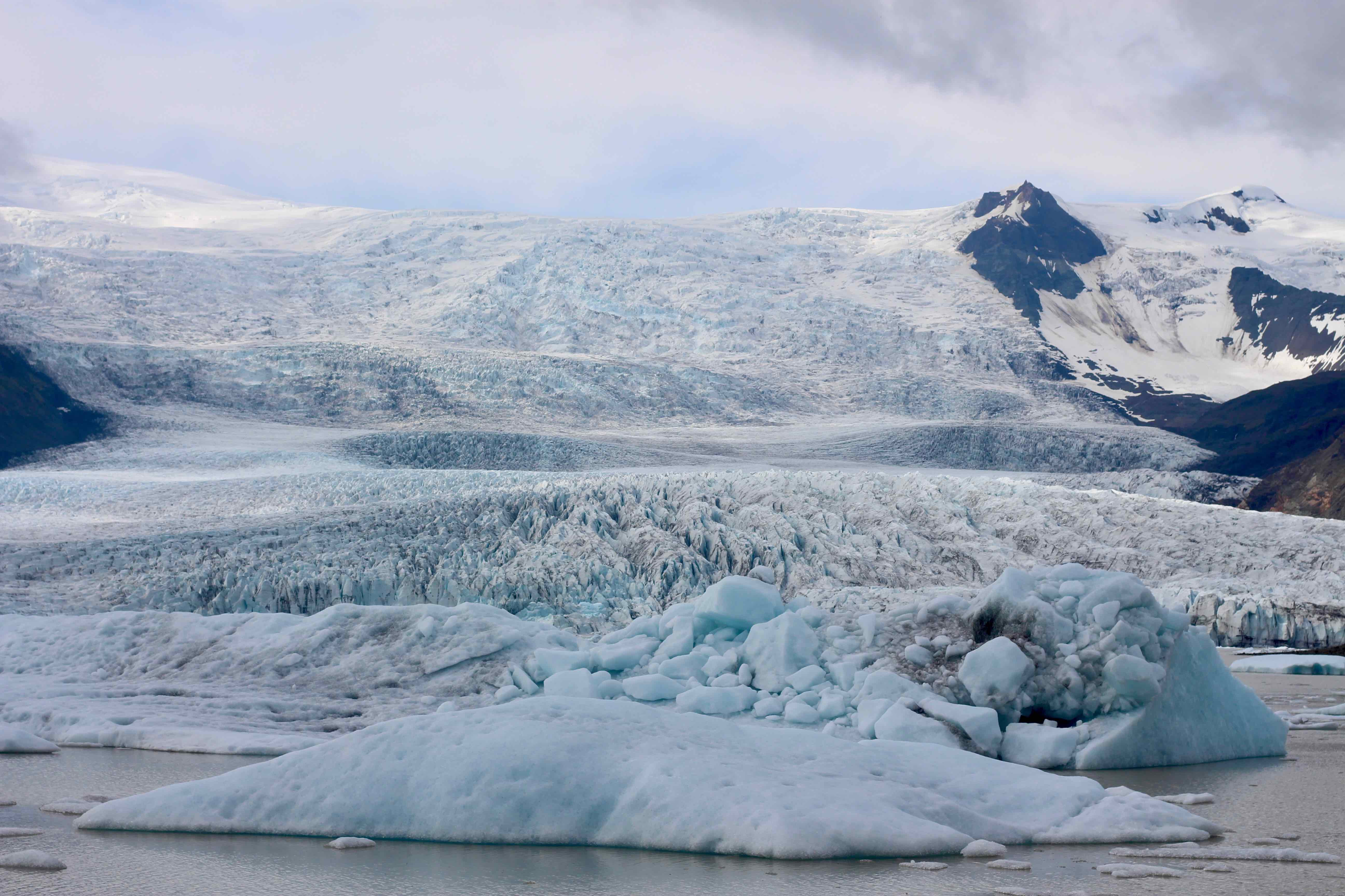 L’ ISLANDE : Terre des naturels extrêmes, ce jeudi 9 novembre, à 10 h à l'émission Ici et Ailleurs. En rediffusion le 13 nov.  à 11 h.