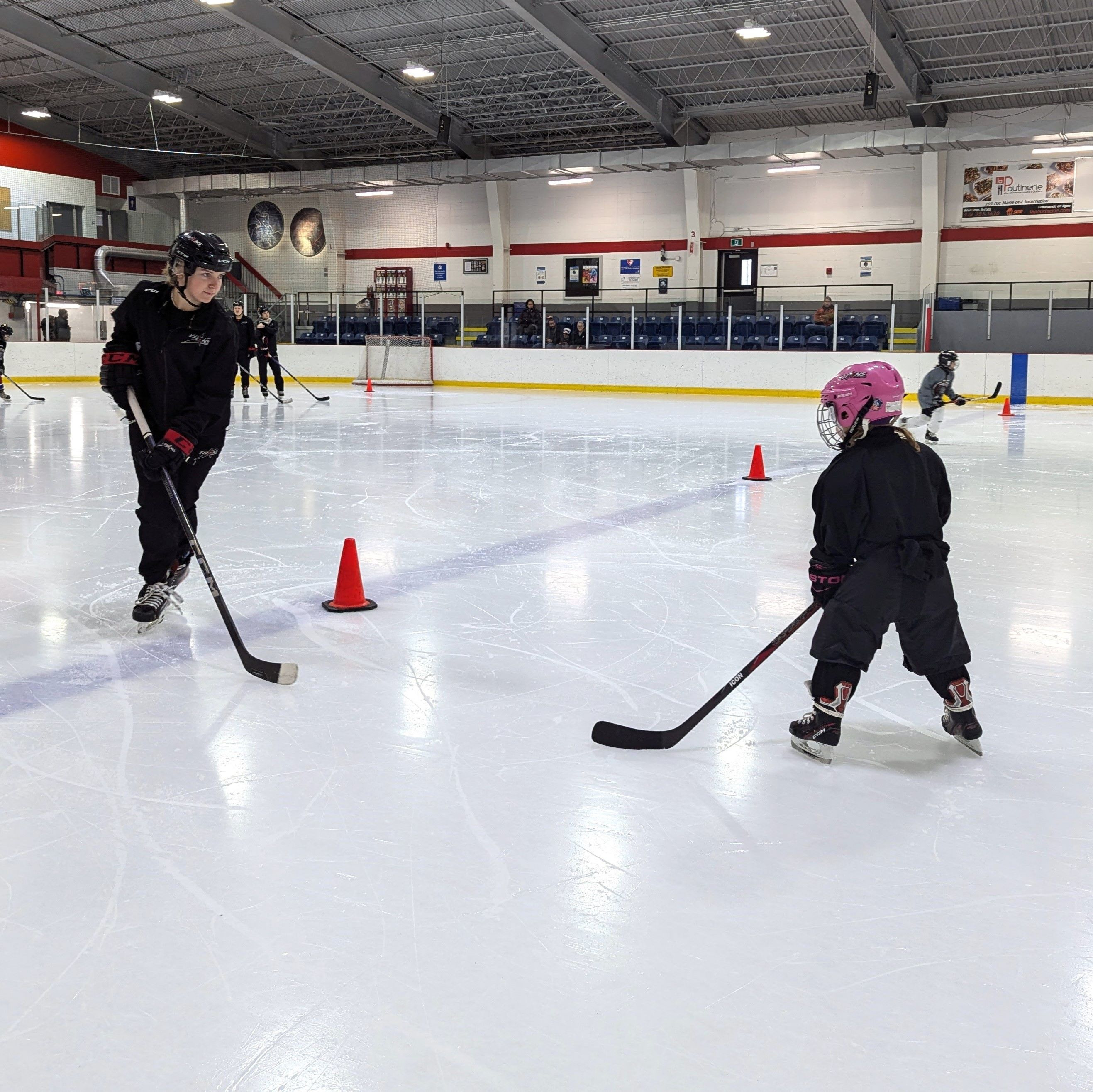 Découvrir le hockey entre filles