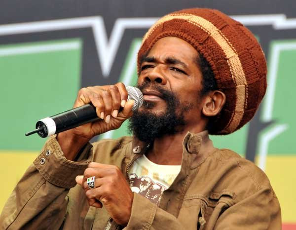 AUDIO + Playlist Dread Al Control Reggae Radio Show 11-02-2025