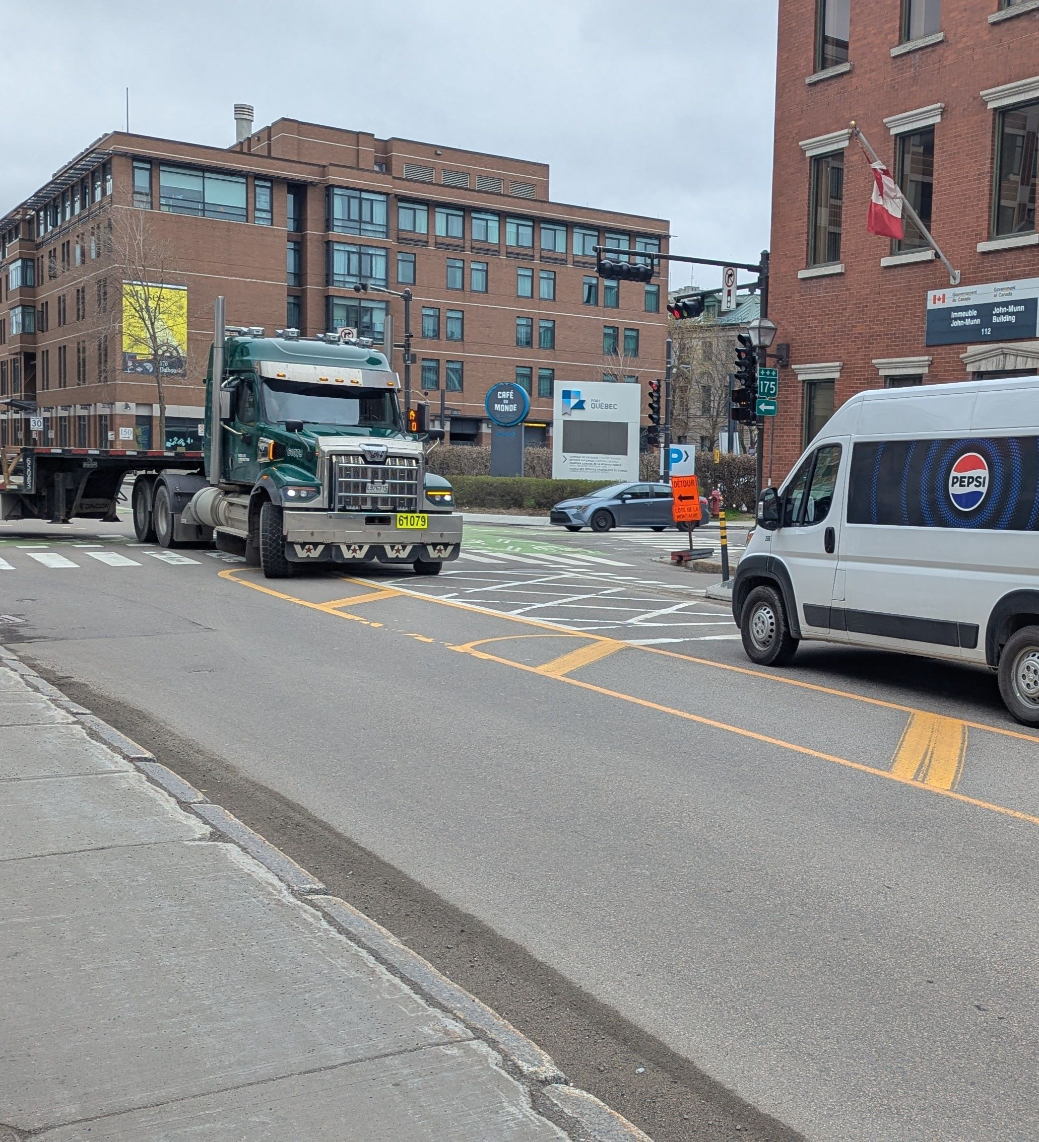 La ville réduit la vitesse et veut serrer la vis aux camions délinquants du Vieux-Québec