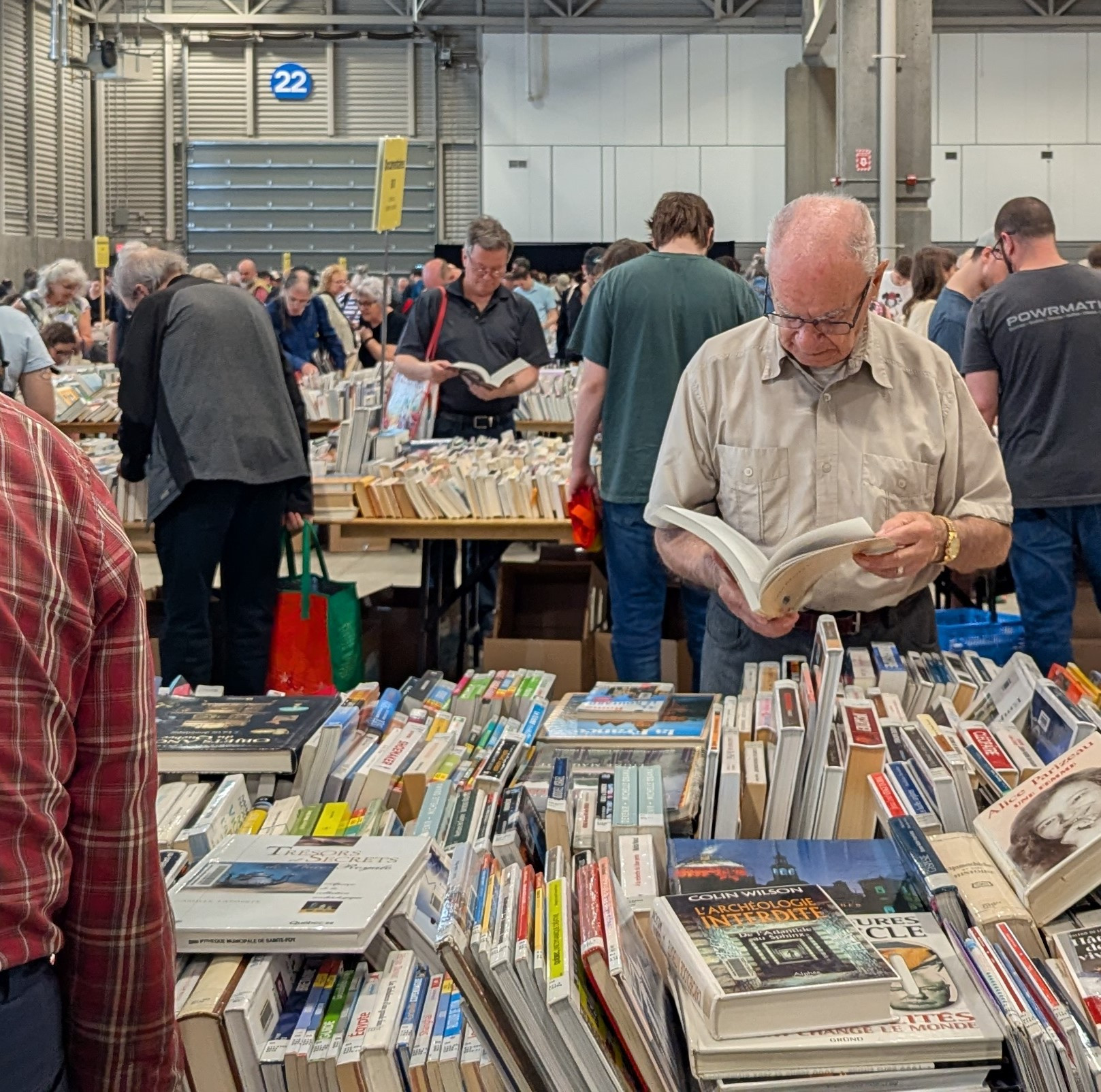 Les amateurs de livres se pressent à la Méga Bibliovente