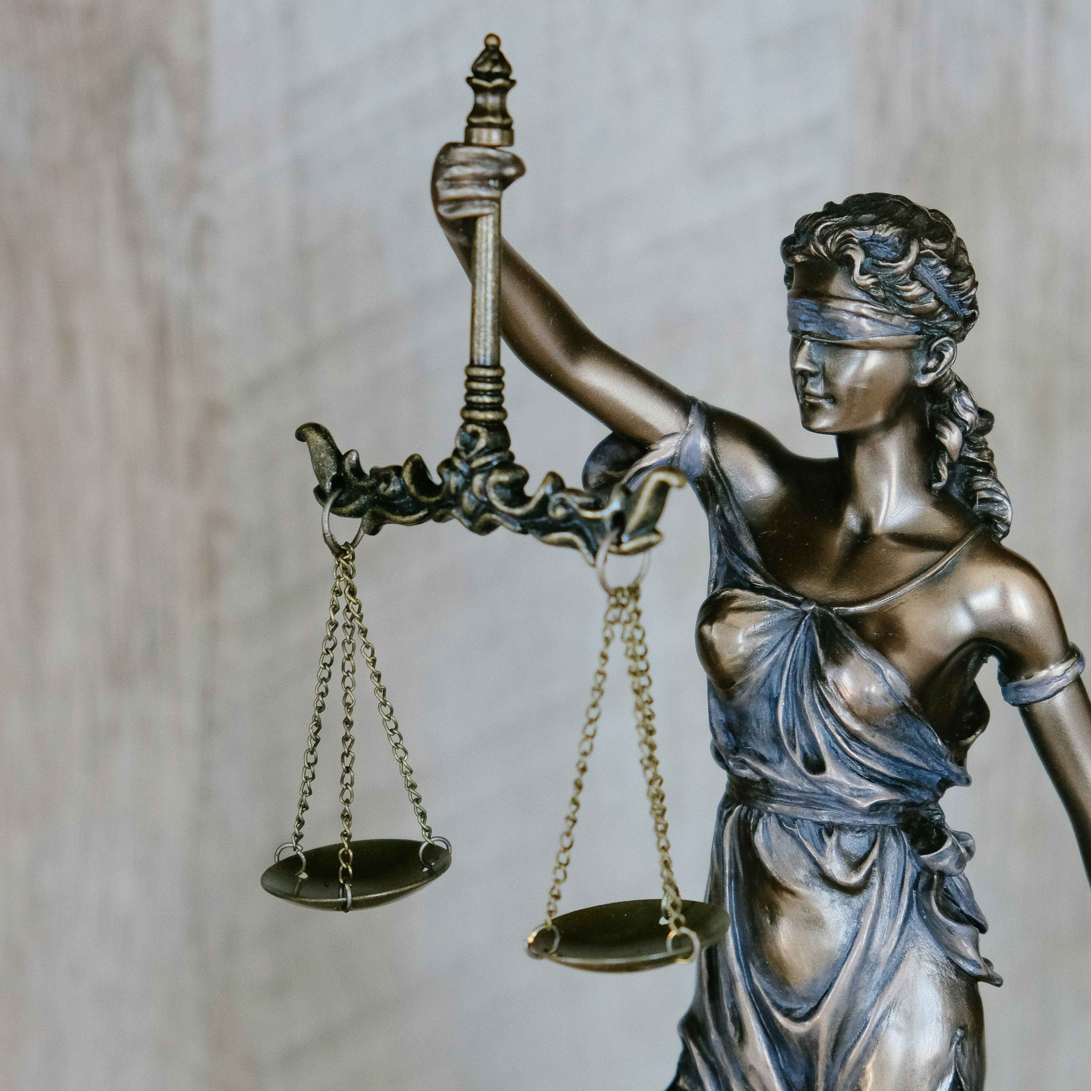 Le retrait de contraventions empêche de juger la légalité d’un règlement municipal, déplore un organisme