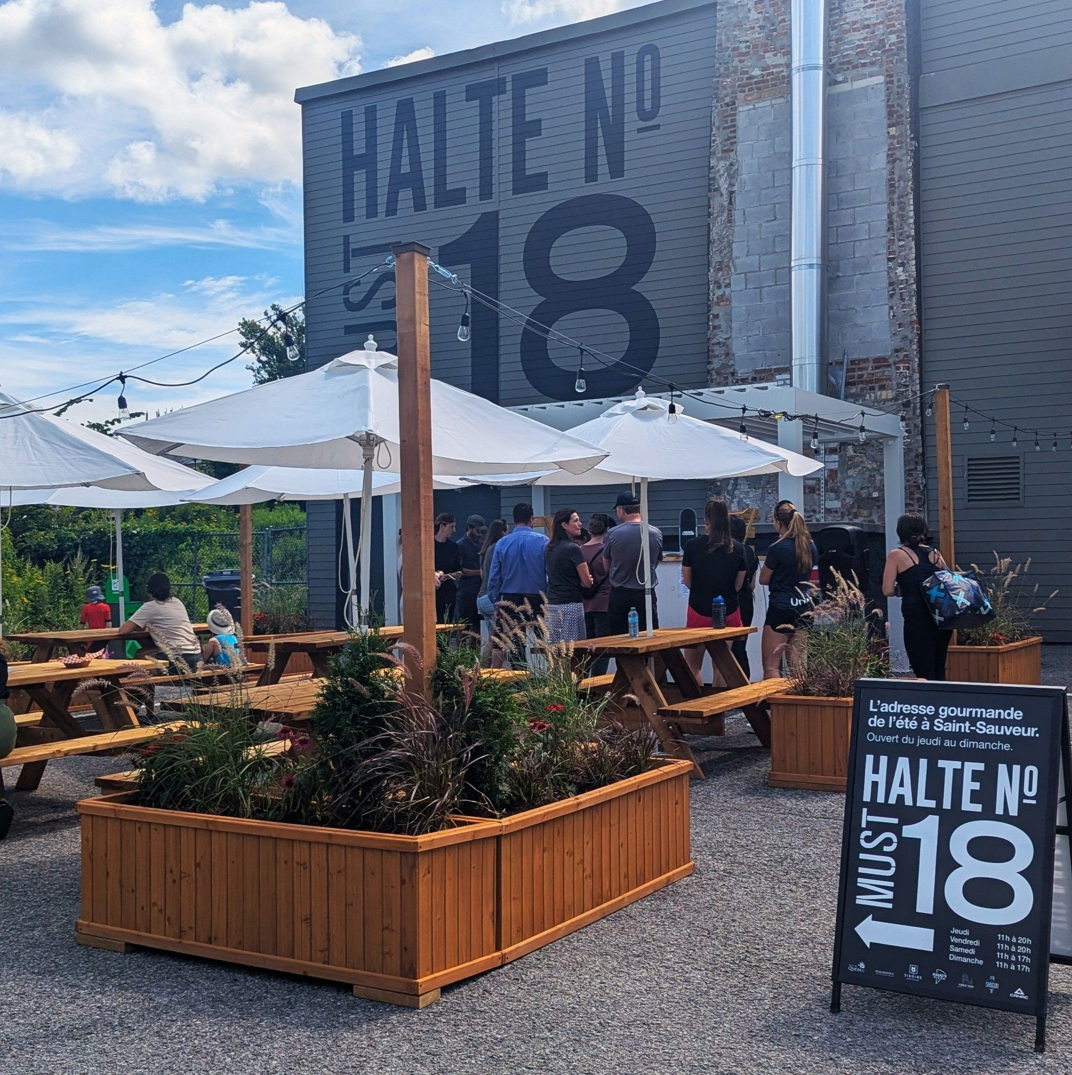 Terrasse éphémère de Saint-Sauveur: «une bouffée d’air» pour les commerçants