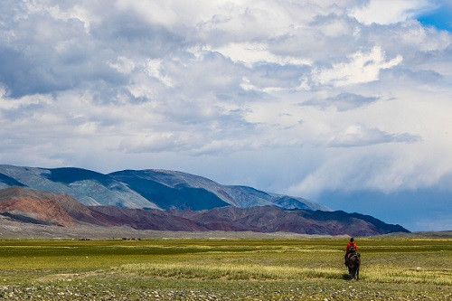 Parcourir l'Altaï mongol - Deuxième voyage, ce jeudi, 22 janvier 2026, à 10 h. En rediffusion le mardi 27 janvier, à 16 h, à l'émission Ici et Ailleurs.